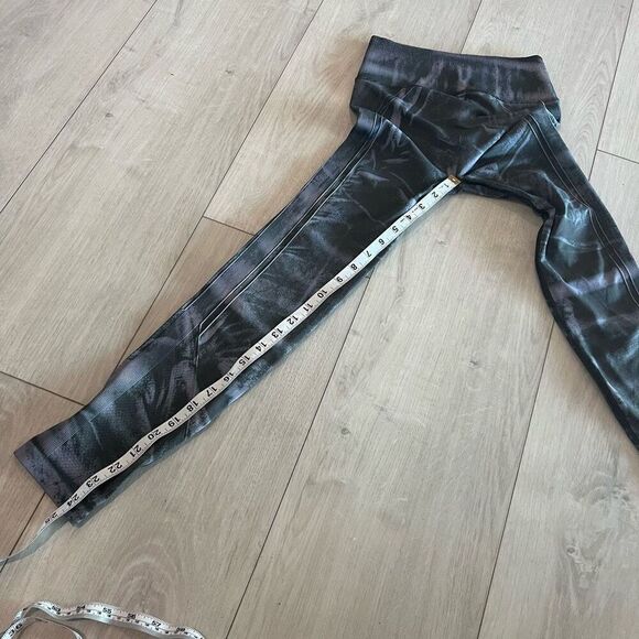 Lululemon women’s leggings size 4 - Picture 4 of 7